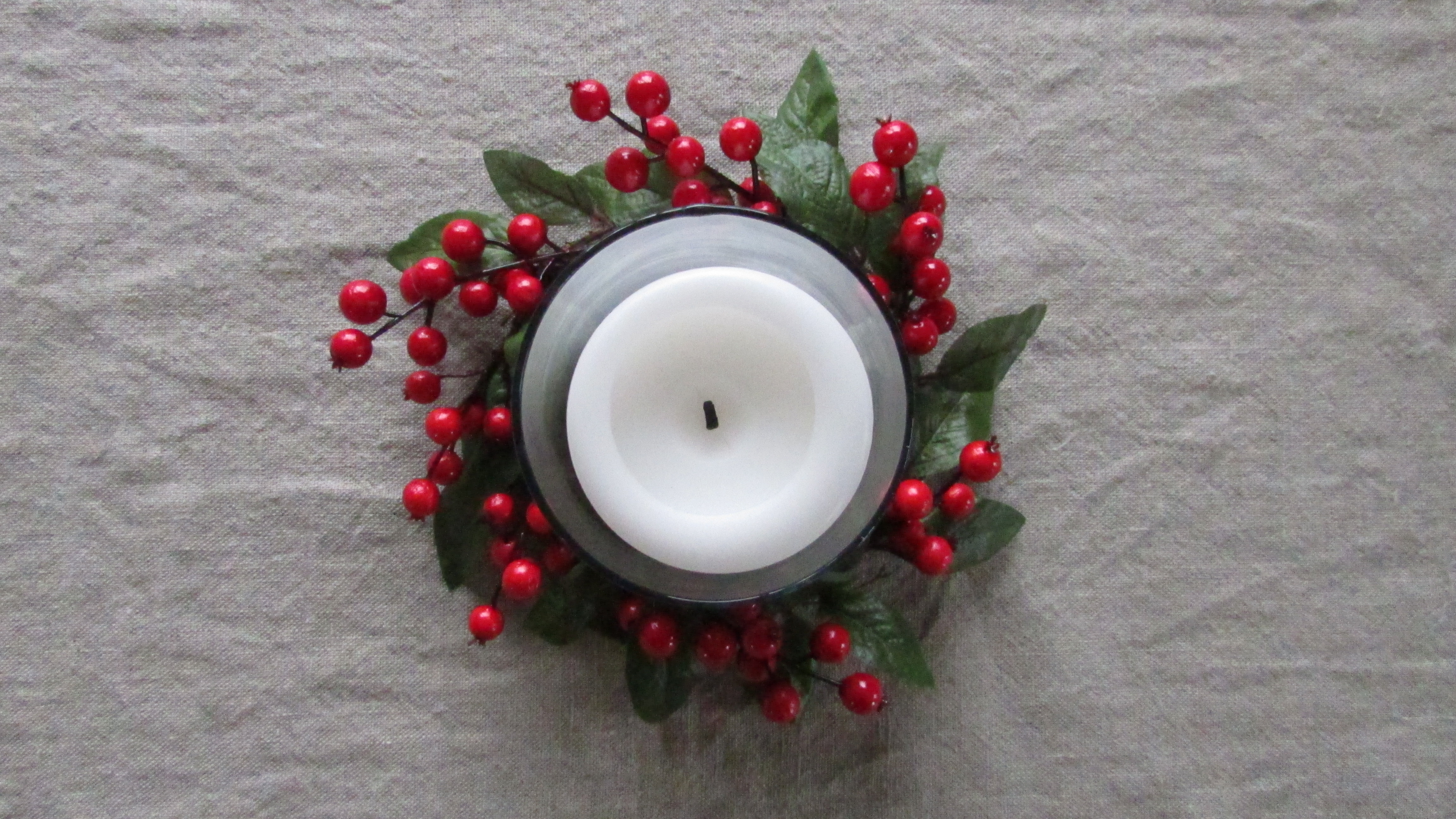 Christmas candle ring with white candle