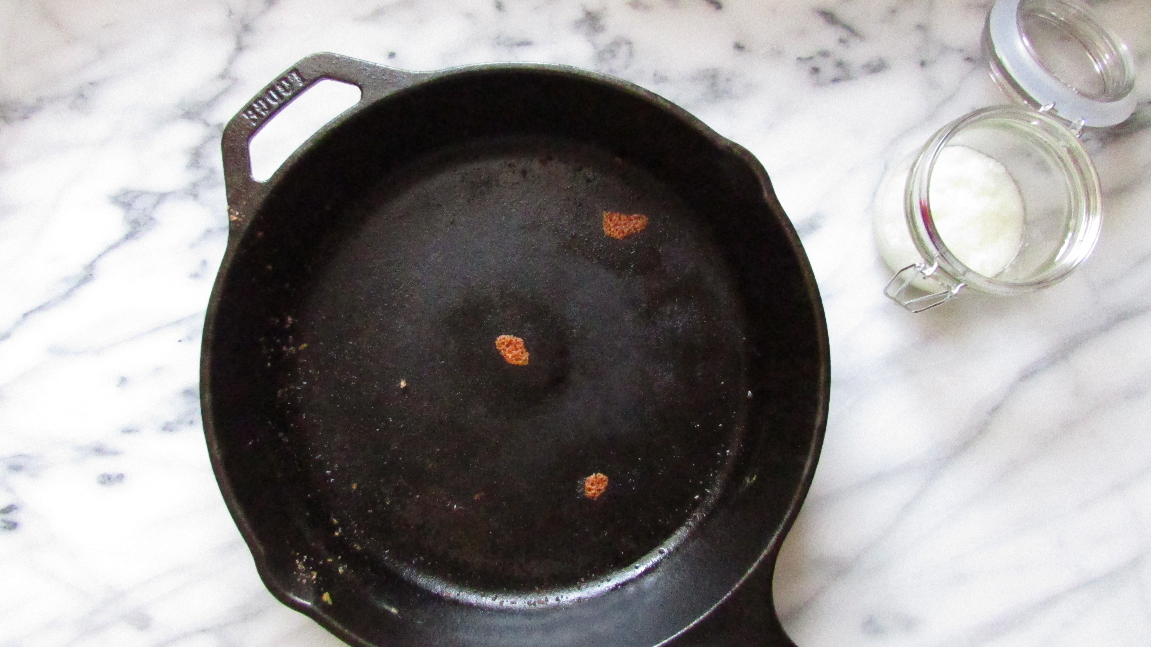 dirty-cast-iron-skillet