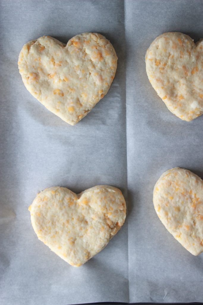 cheesy cheddar biscuits