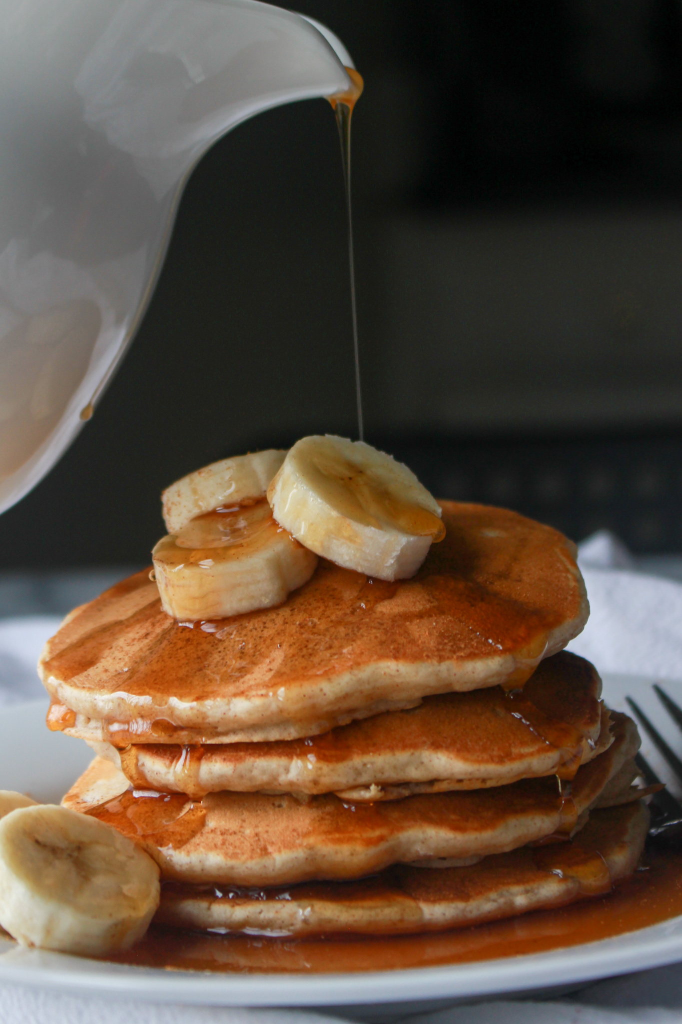 banana pancakes with maple syrup