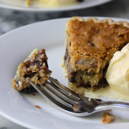 chocolate chip cookie pie with ice cream